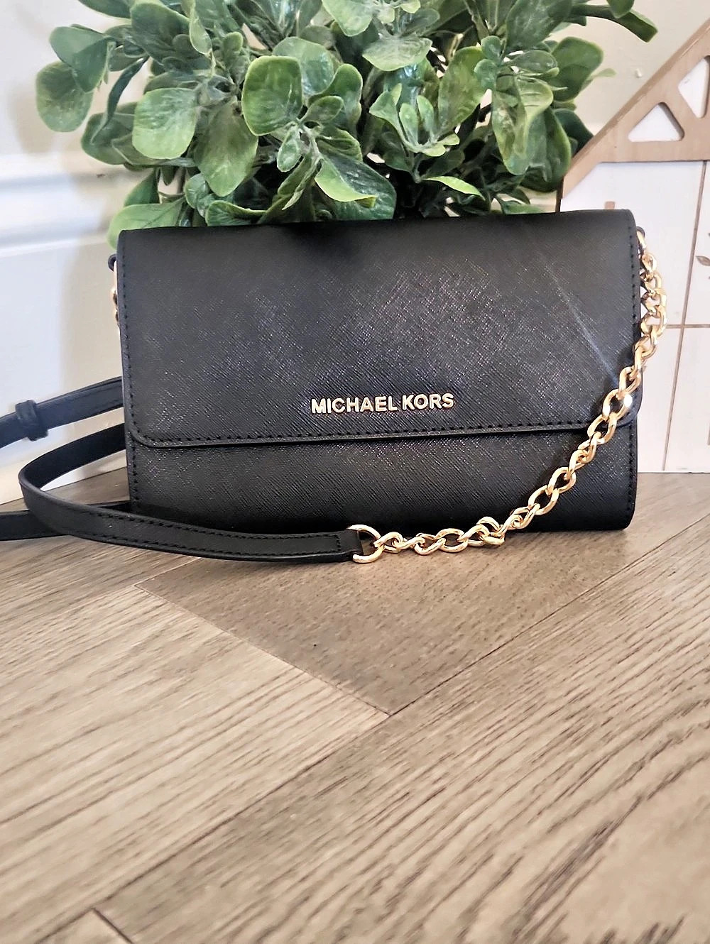 Michael Kors Jet Set Travel Saffiano Leather Chain Wallet / Crossbody Bag